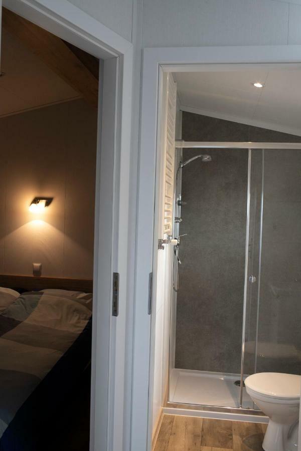 Zuiderzee-Chalet 22 Molkwerum ภายนอก รูปภาพ